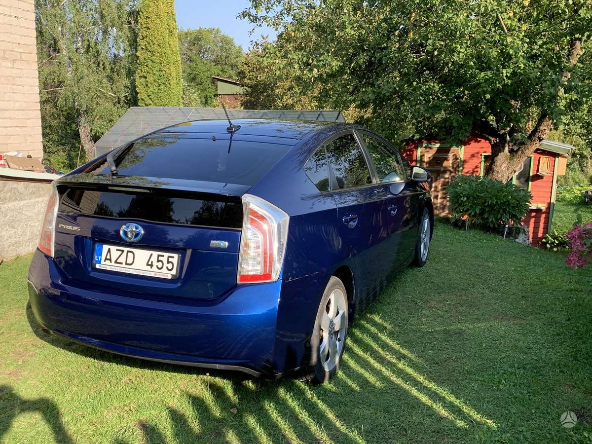 Toyota Prius - 4
