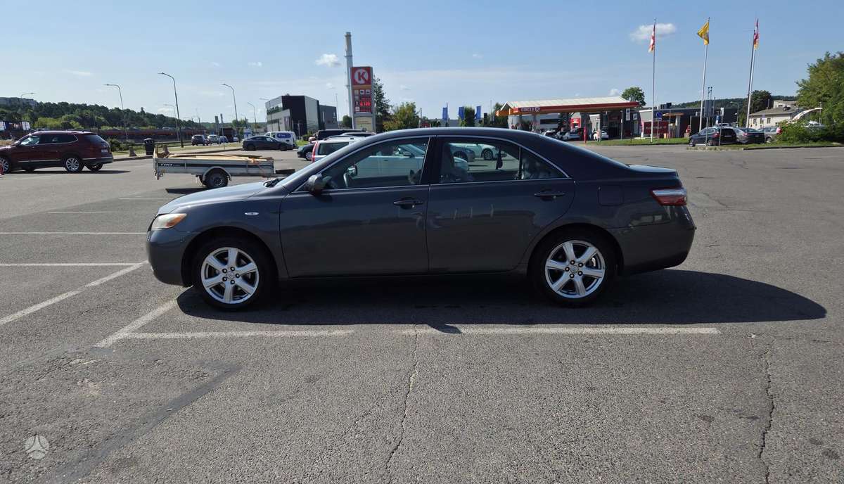 Toyota Camry - 1