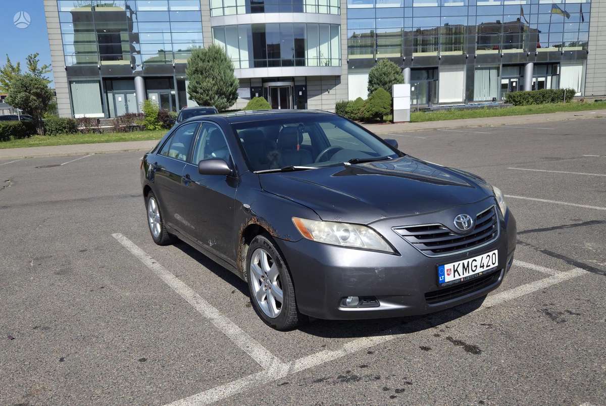 Toyota Camry - 5