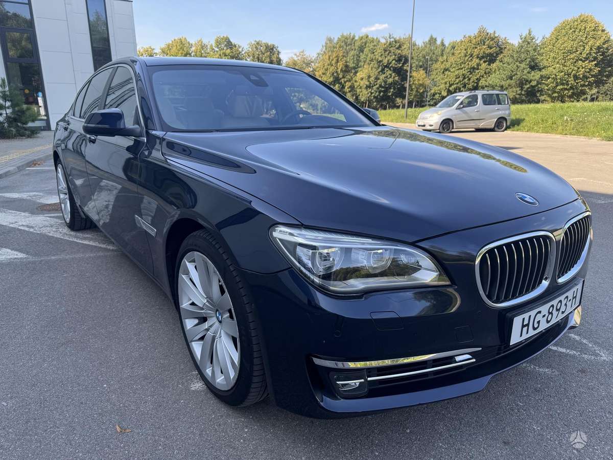BMW 750, 3.0 l., Седан