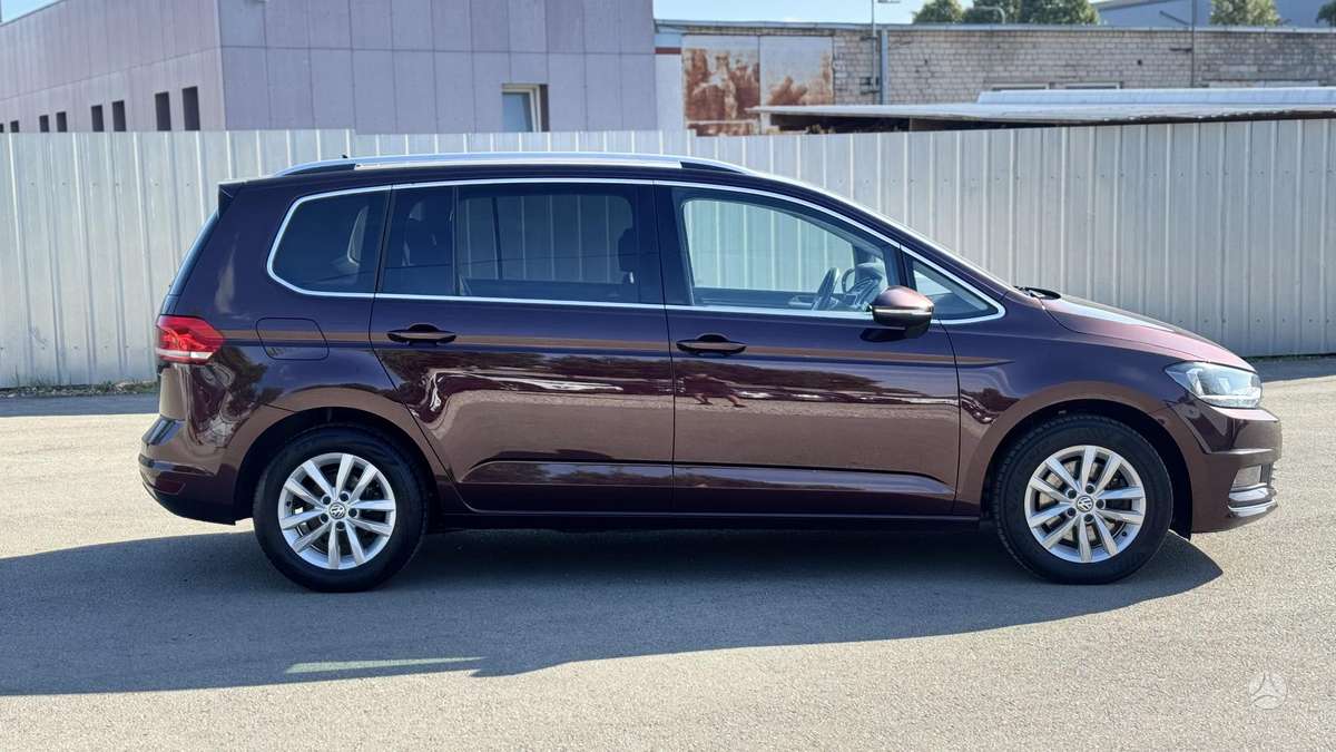 Volkswagen Touran - 11