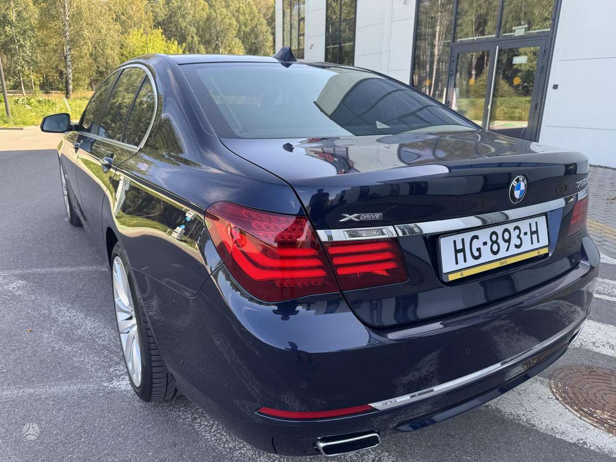 BMW 750, 3.0 l., Седан