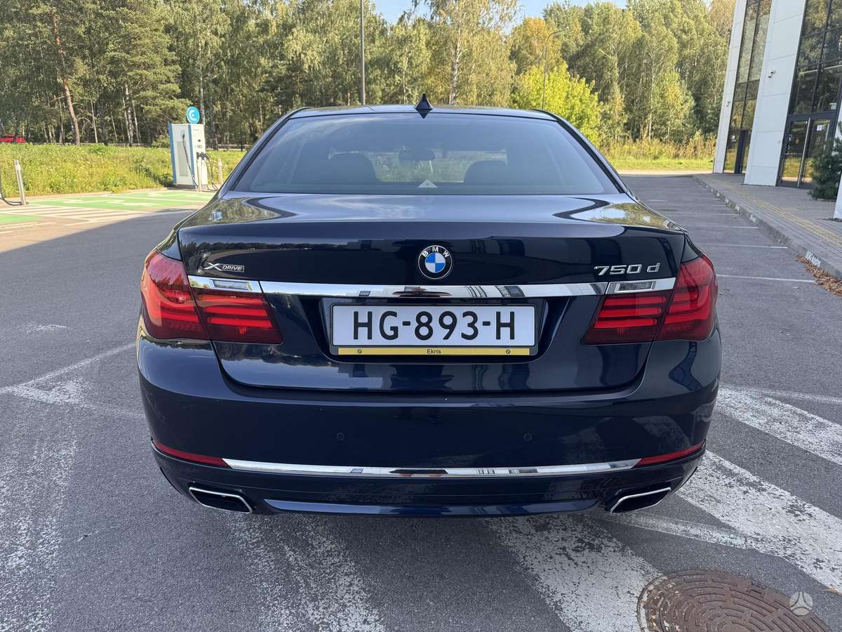 BMW 750, 3.0 l., Седан