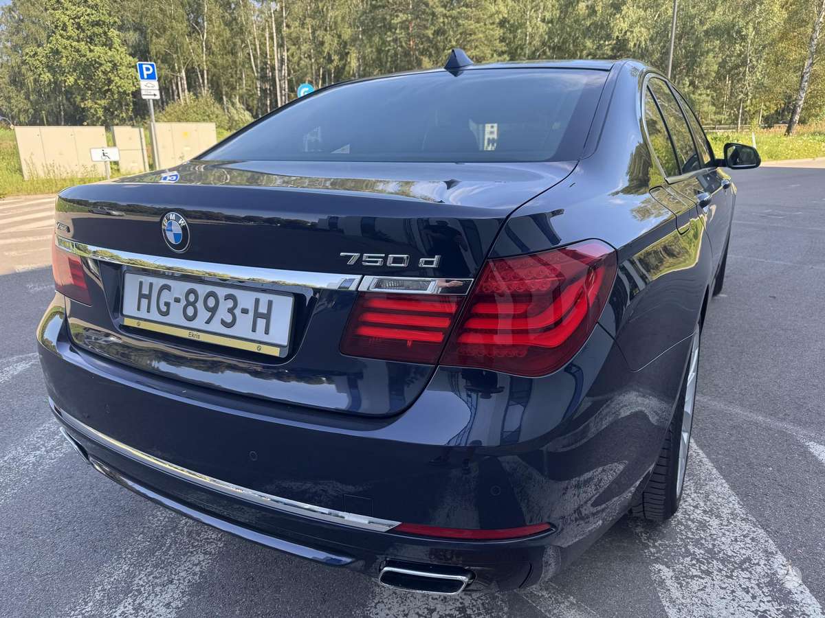 BMW 750, 3.0 l., Седан