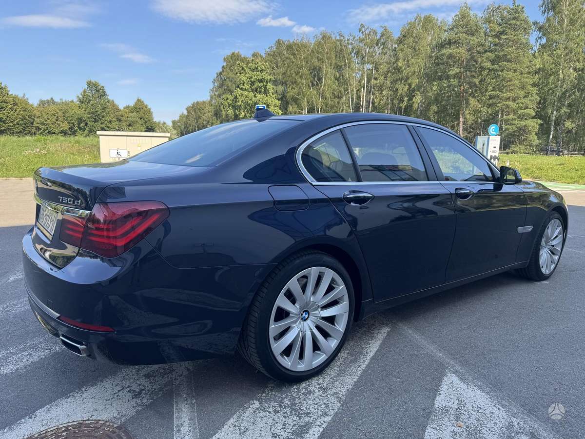 BMW 750, 3.0 l., Седан
