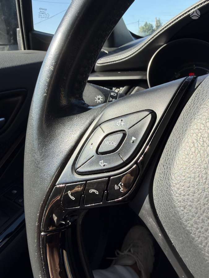 Toyota C-HR - 11