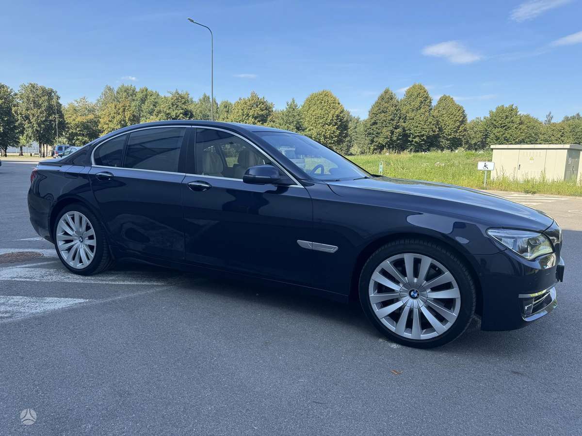 BMW 750, 3.0 l., Седан