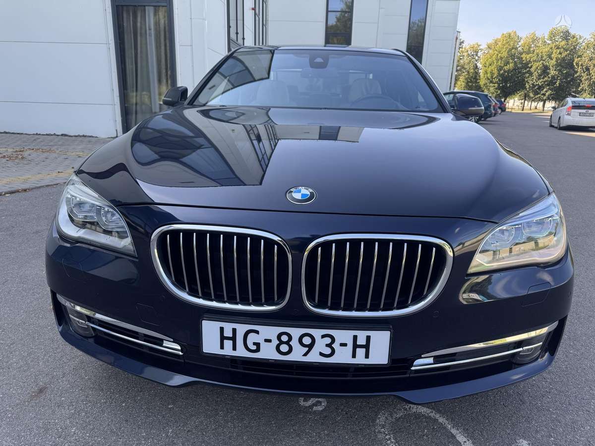 BMW 750, 3.0 l., Седан