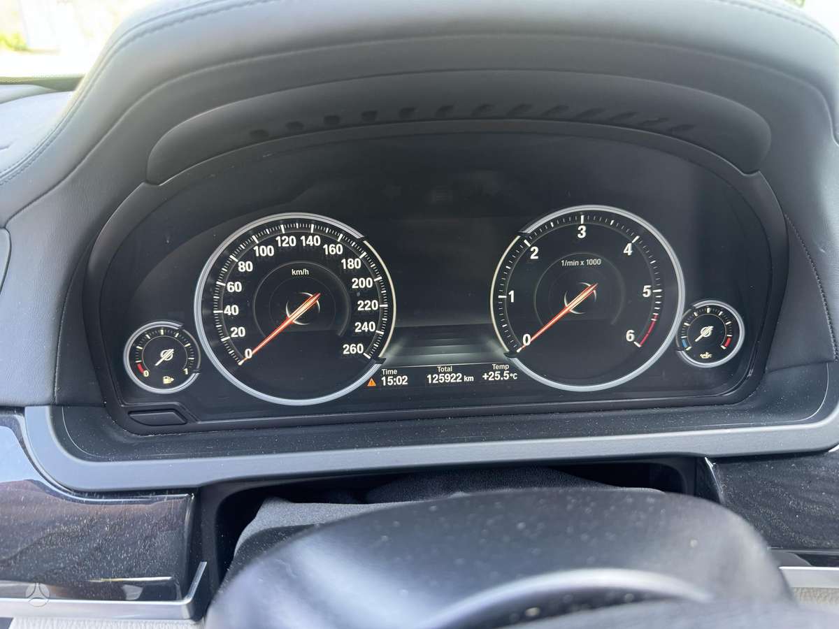 BMW 750, 3.0 l., Седан