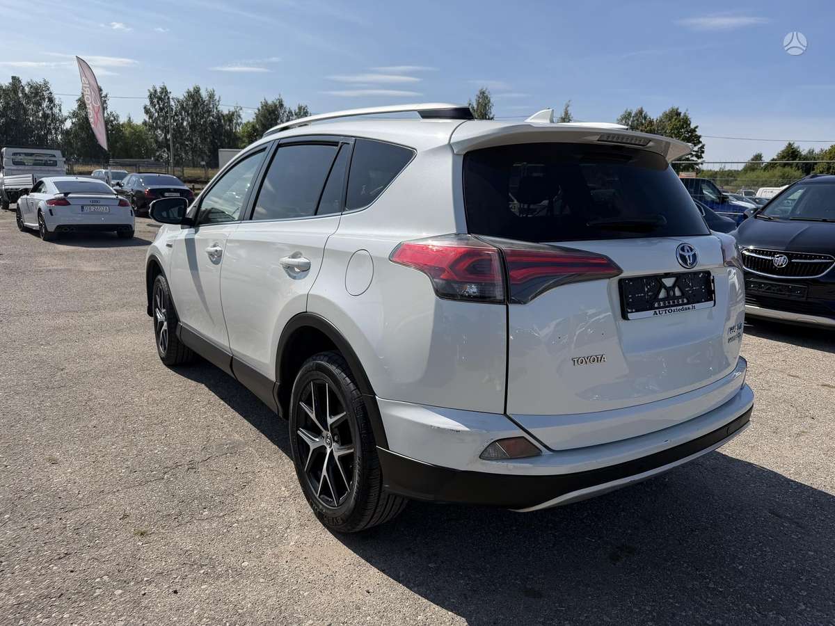 Toyota RAV4 - 8