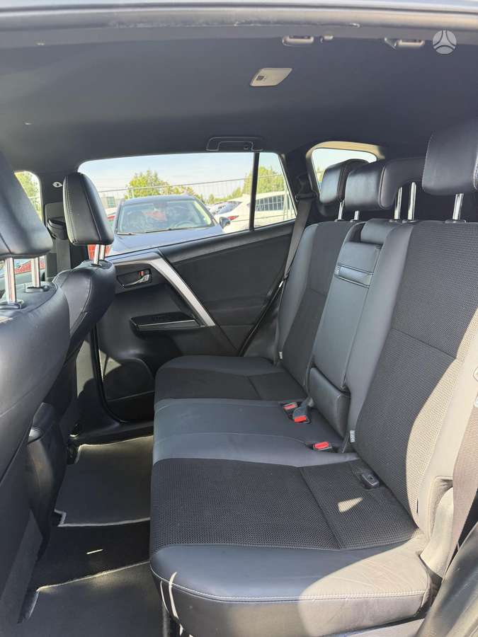 Toyota RAV4 - 10