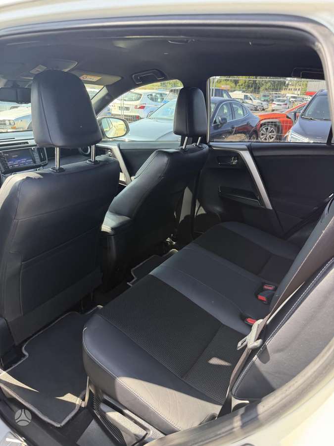 Toyota RAV4 - 11