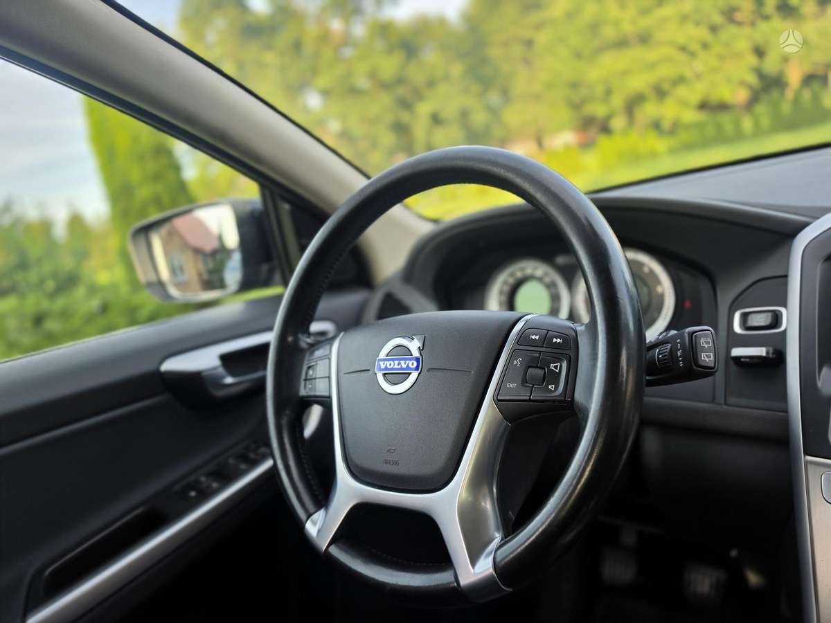 Volvo XC60, 2.0 l., off-road / crossover