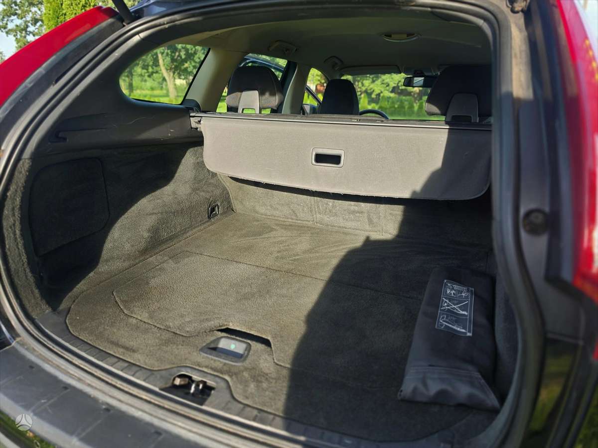 Volvo XC60, 2.0 l., off-road / crossover