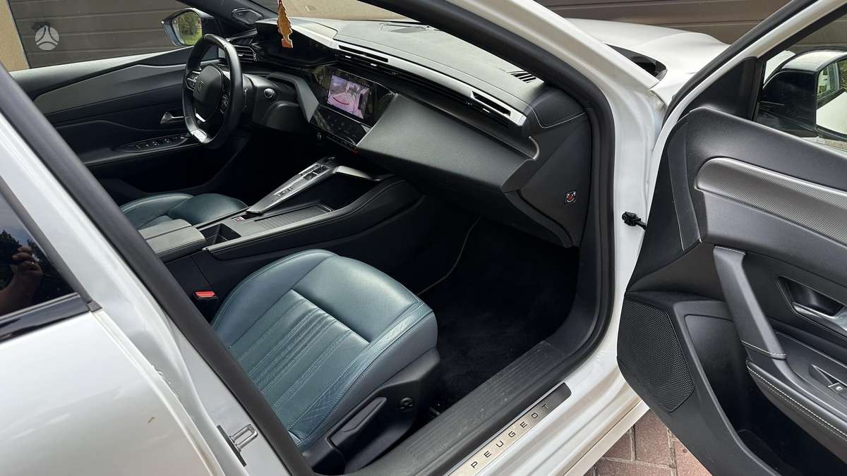 Peugeot 308, 1.2 l., hatchback