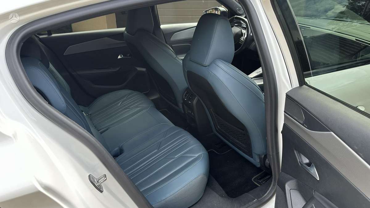Peugeot 308, 1.2 l., hatchback