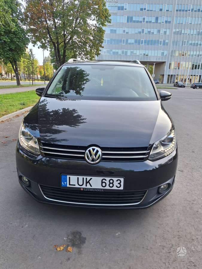 Volkswagen Touran - 1