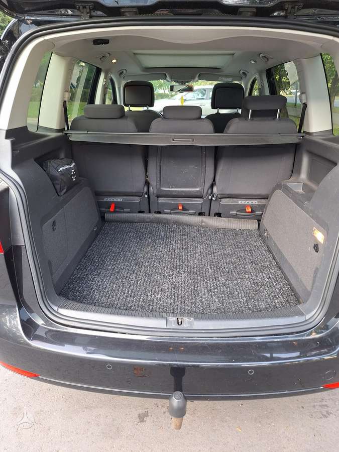 Volkswagen Touran - 4