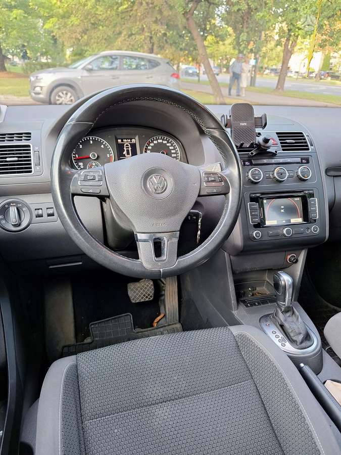 Volkswagen Touran - 8