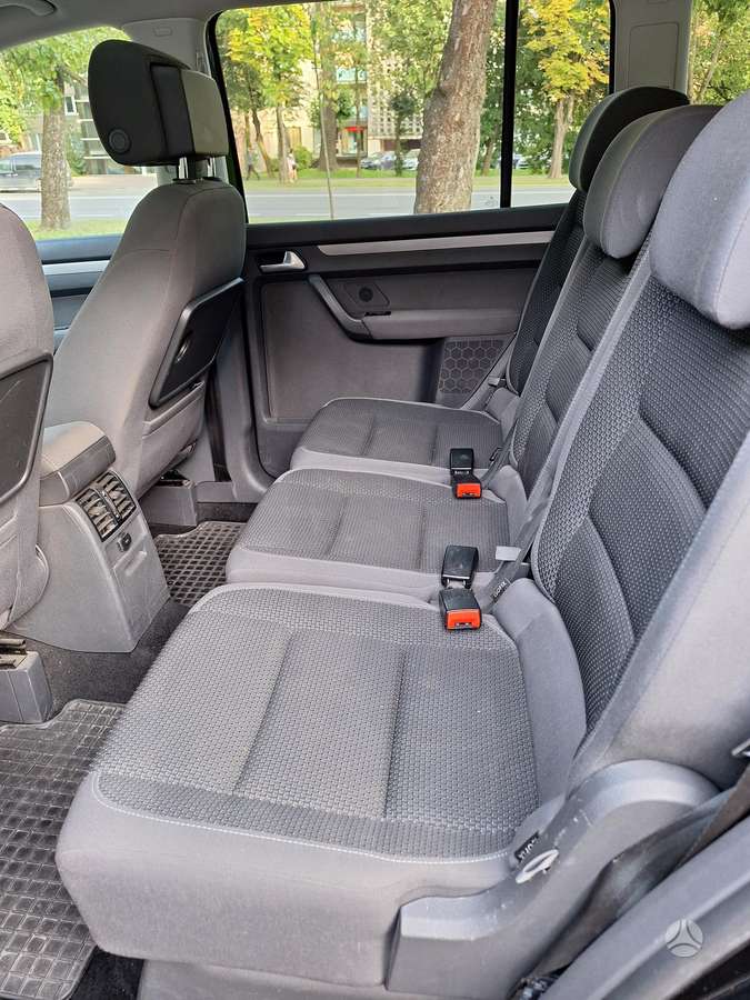 Volkswagen Touran - 9