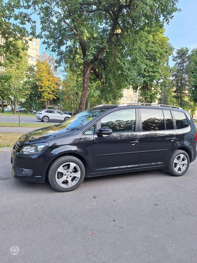 Volkswagen Touran - 12