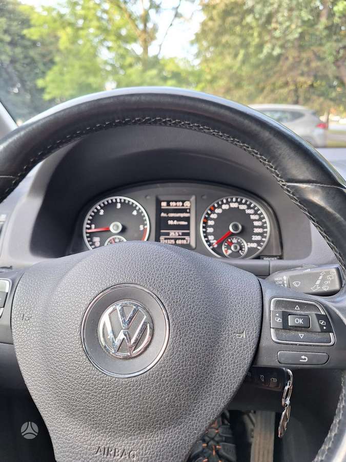 Volkswagen Touran - 2