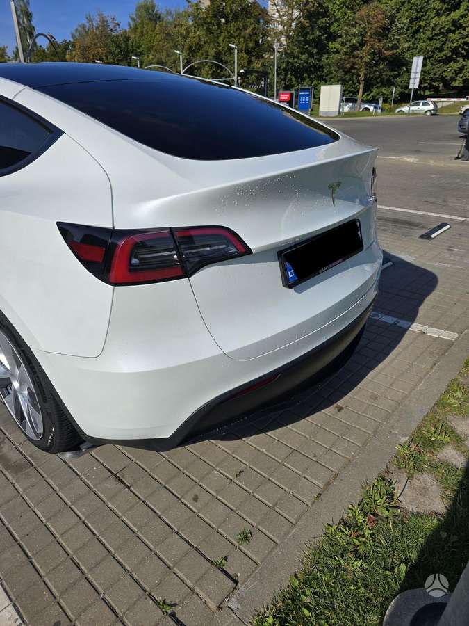 Tesla Model Y, 75 kWh, off-road / crossover