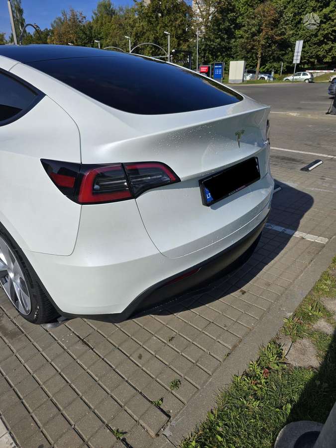 Tesla Model Y, 75 kWh, off-road / crossover
