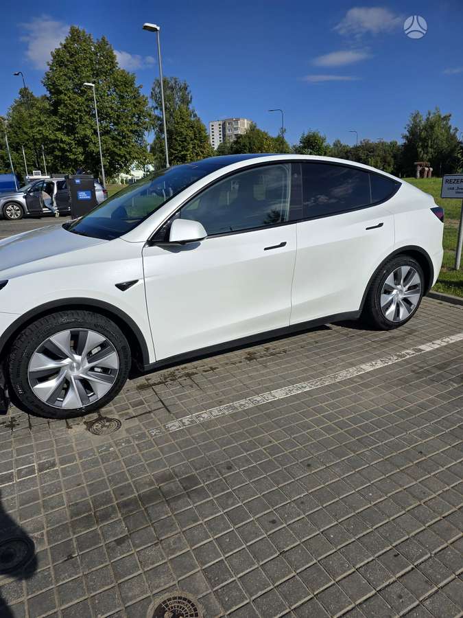 Tesla Model Y, 75 kWh, off-road / crossover