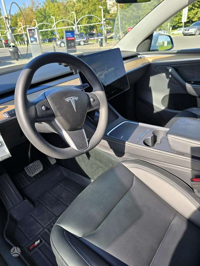 Tesla Model Y, 75 kWh, off-road / crossover