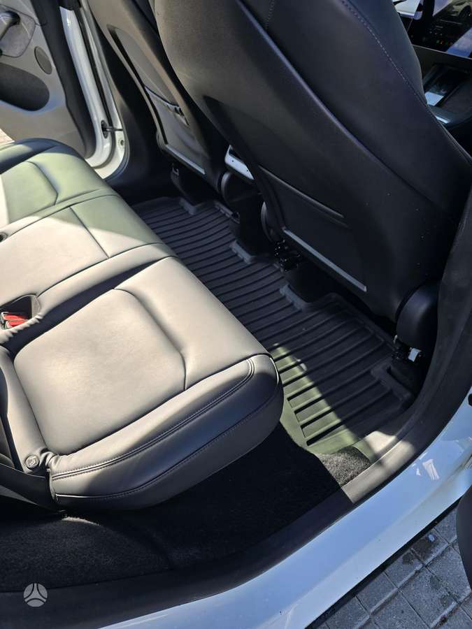 Tesla Model Y, 75 kWh, off-road / crossover