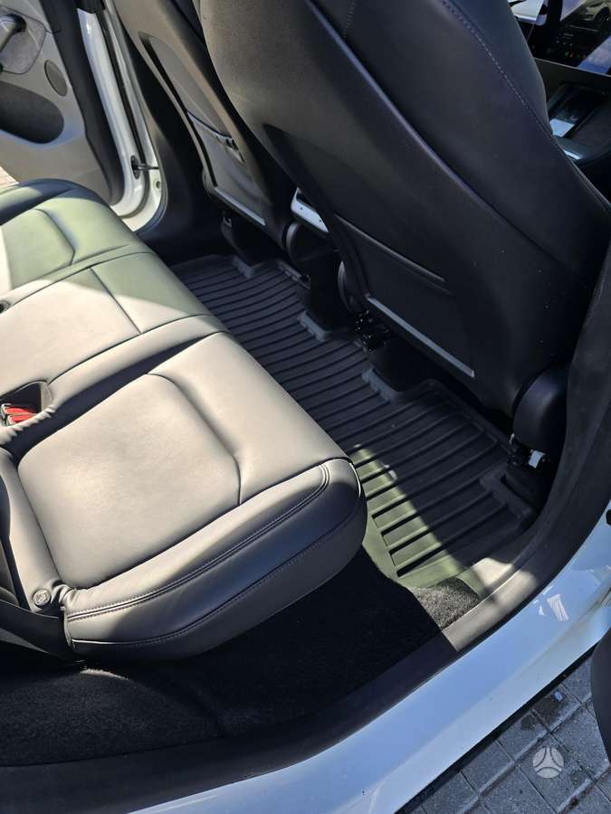 Tesla Model Y, 75 kWh, off-road / crossover