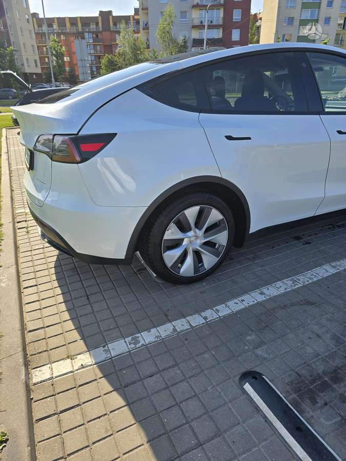 Tesla Model Y, 75 kWh, off-road / crossover