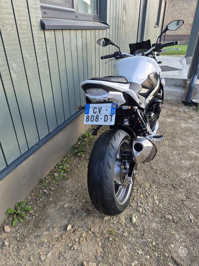 Suzuki GSR 749cc, street / classic