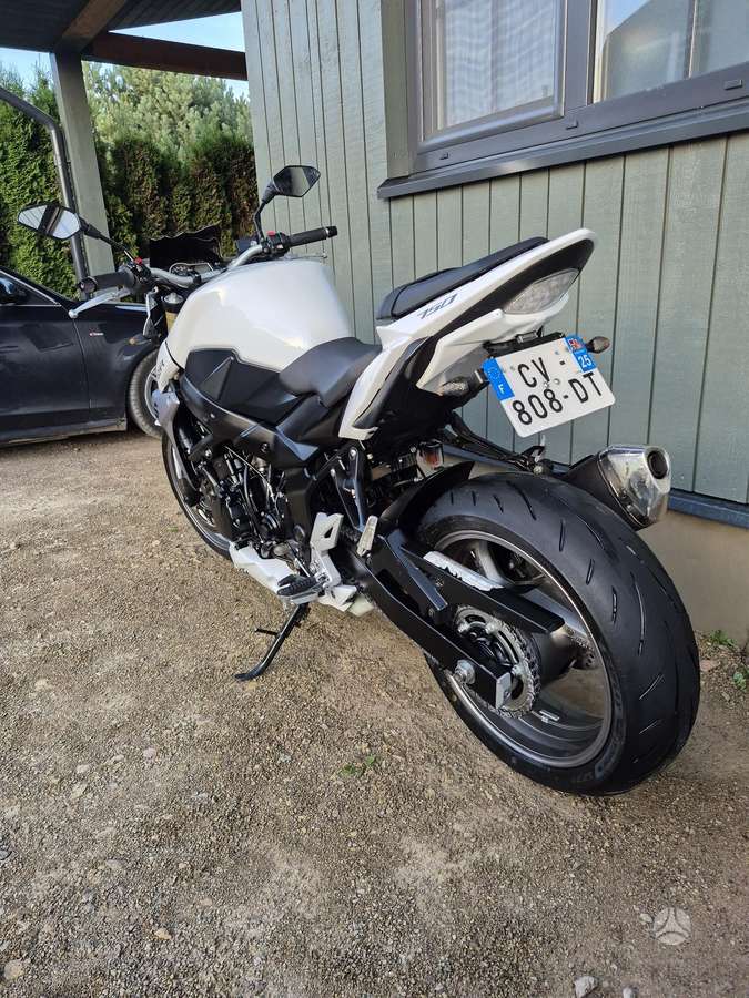 Suzuki GSR 749cc, street / classic