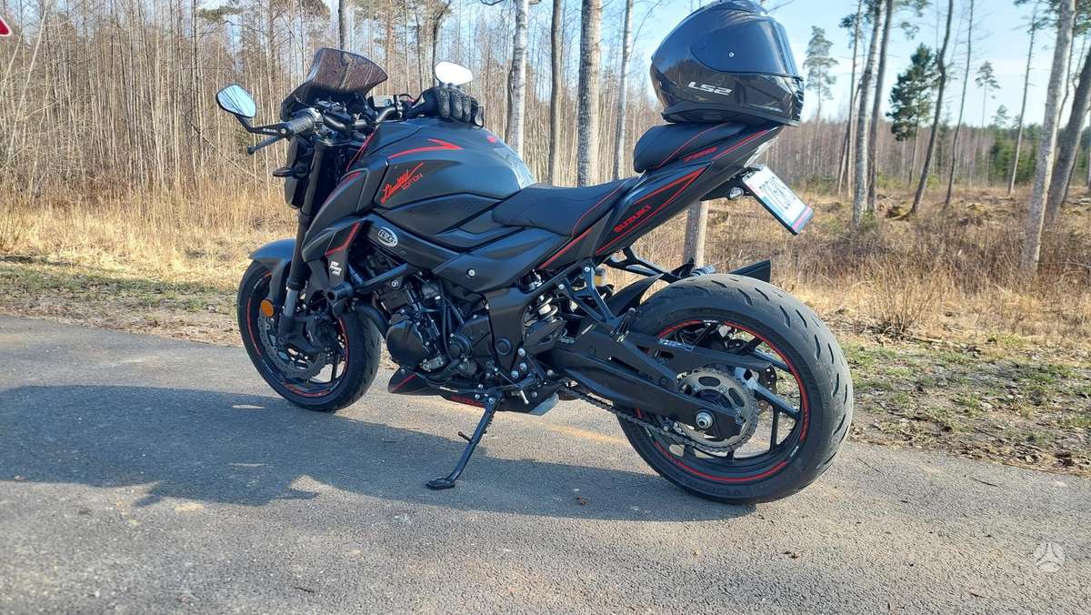 Suzuki GSX-S, street / classic