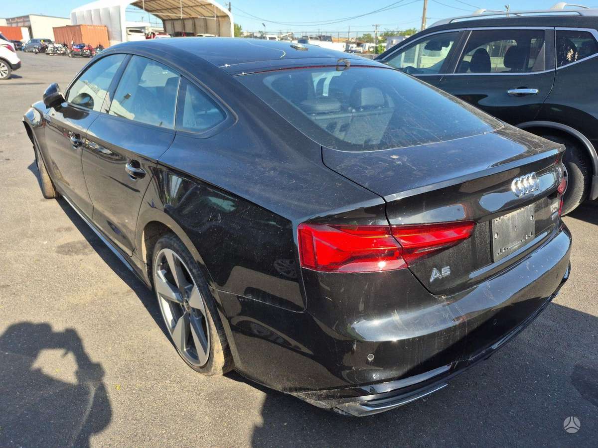 Audi A5, Седан