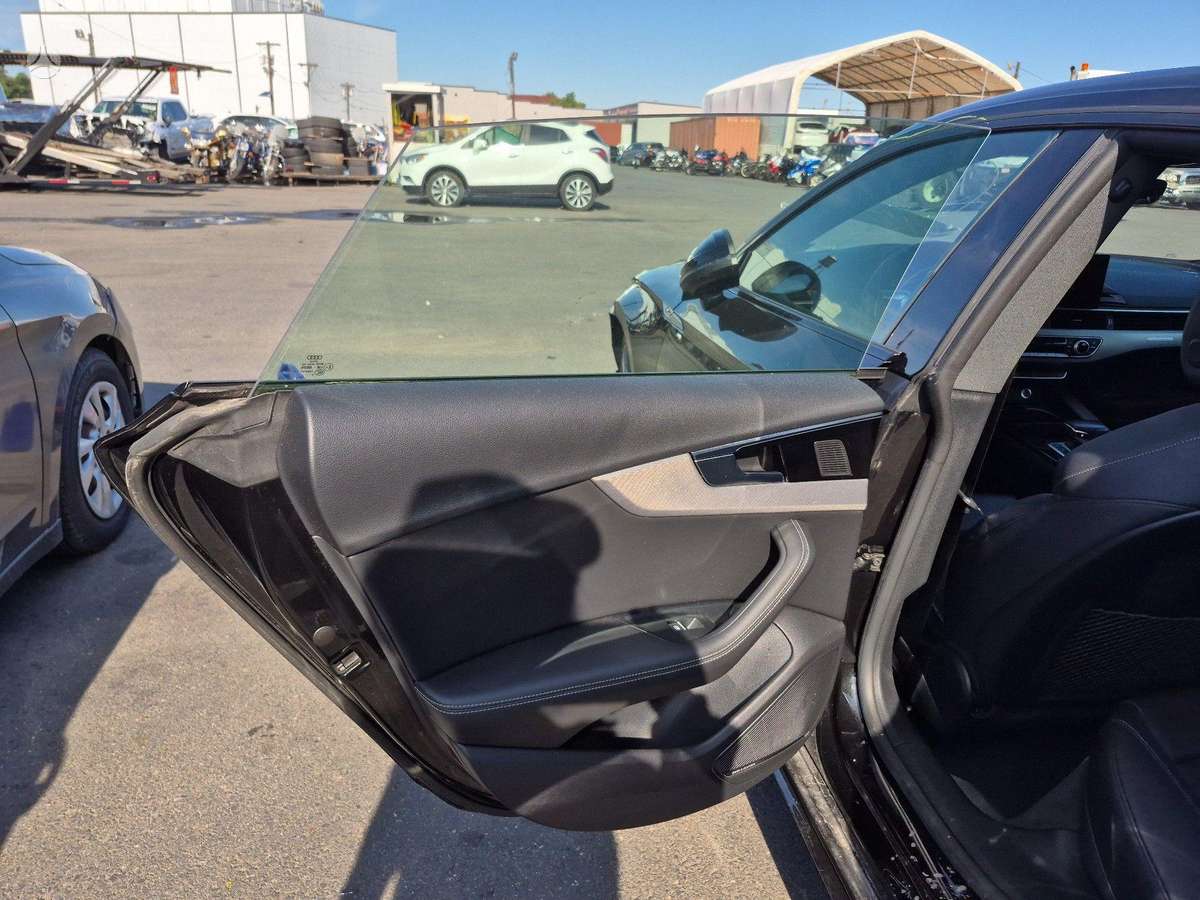 Audi A5, Седан