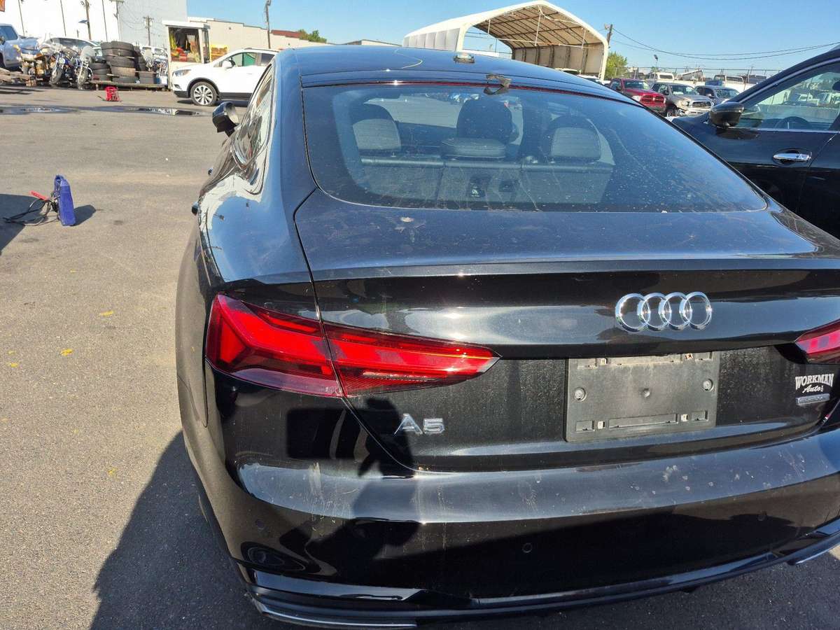 Audi A5, Седан