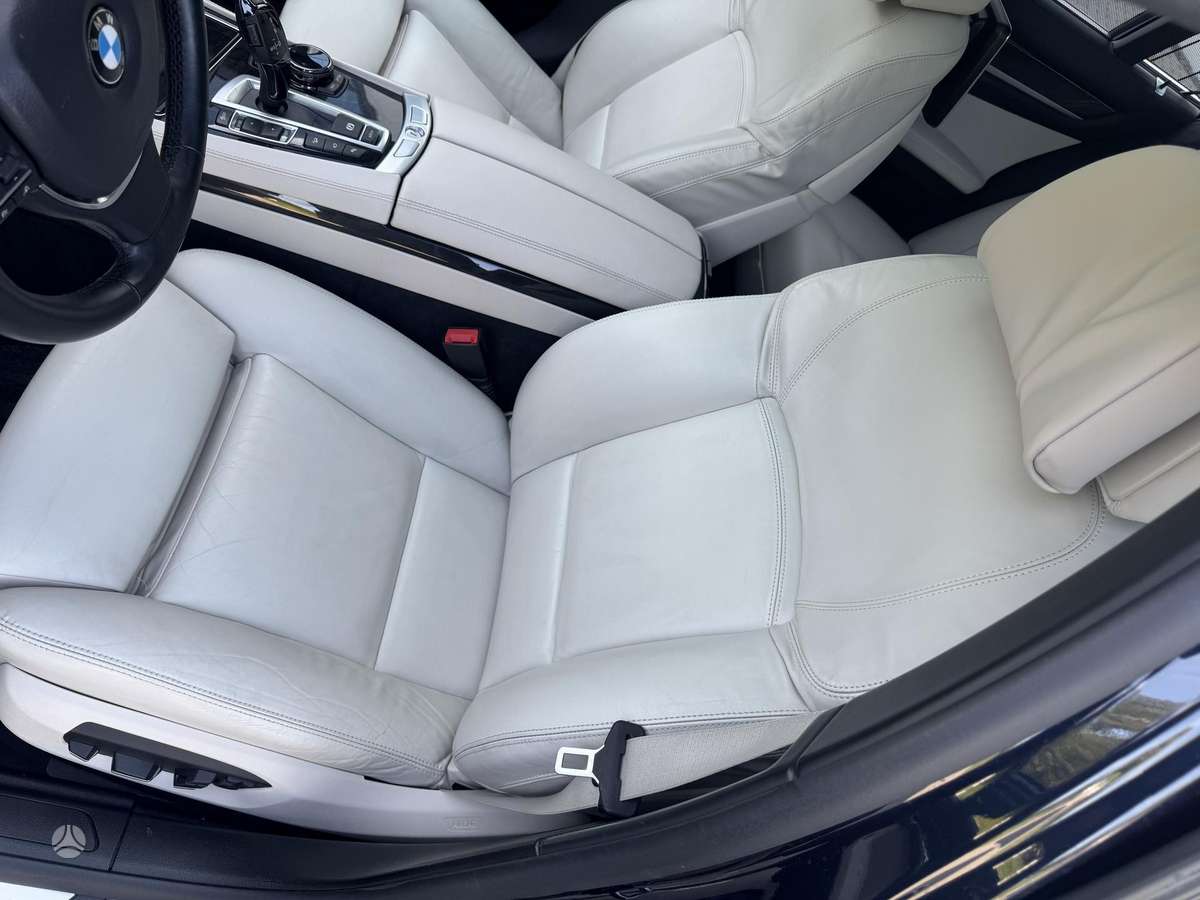 BMW 750, 3.0 l., Седан