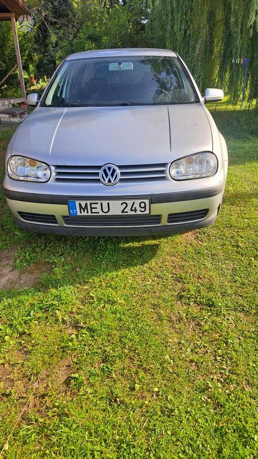 Volkswagen Golf - 1