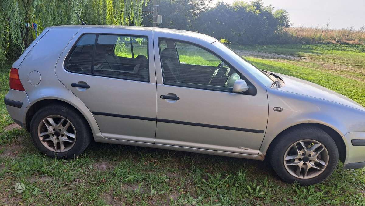 Volkswagen Golf - 2