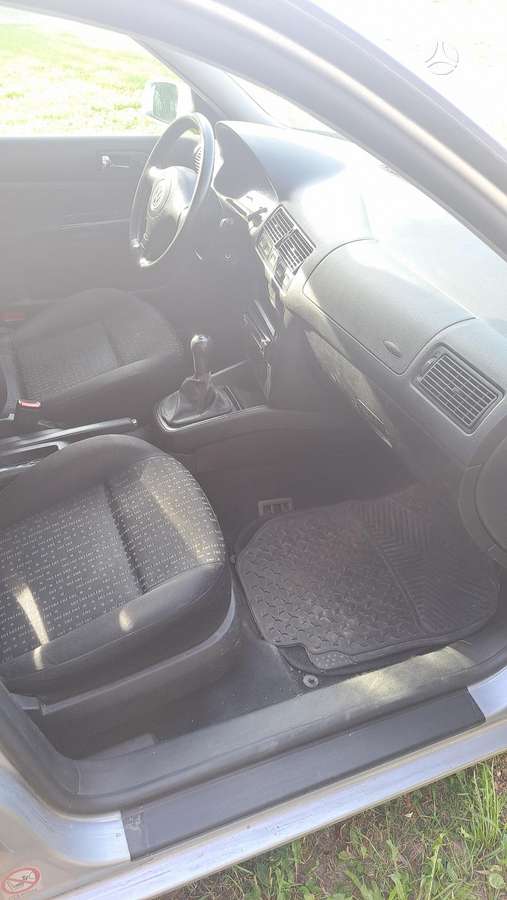 Volkswagen Golf - 5