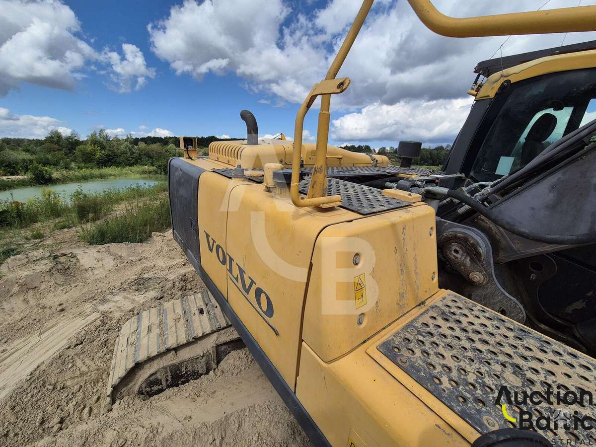 Volvo EC 240 C N L, экскаваторы
