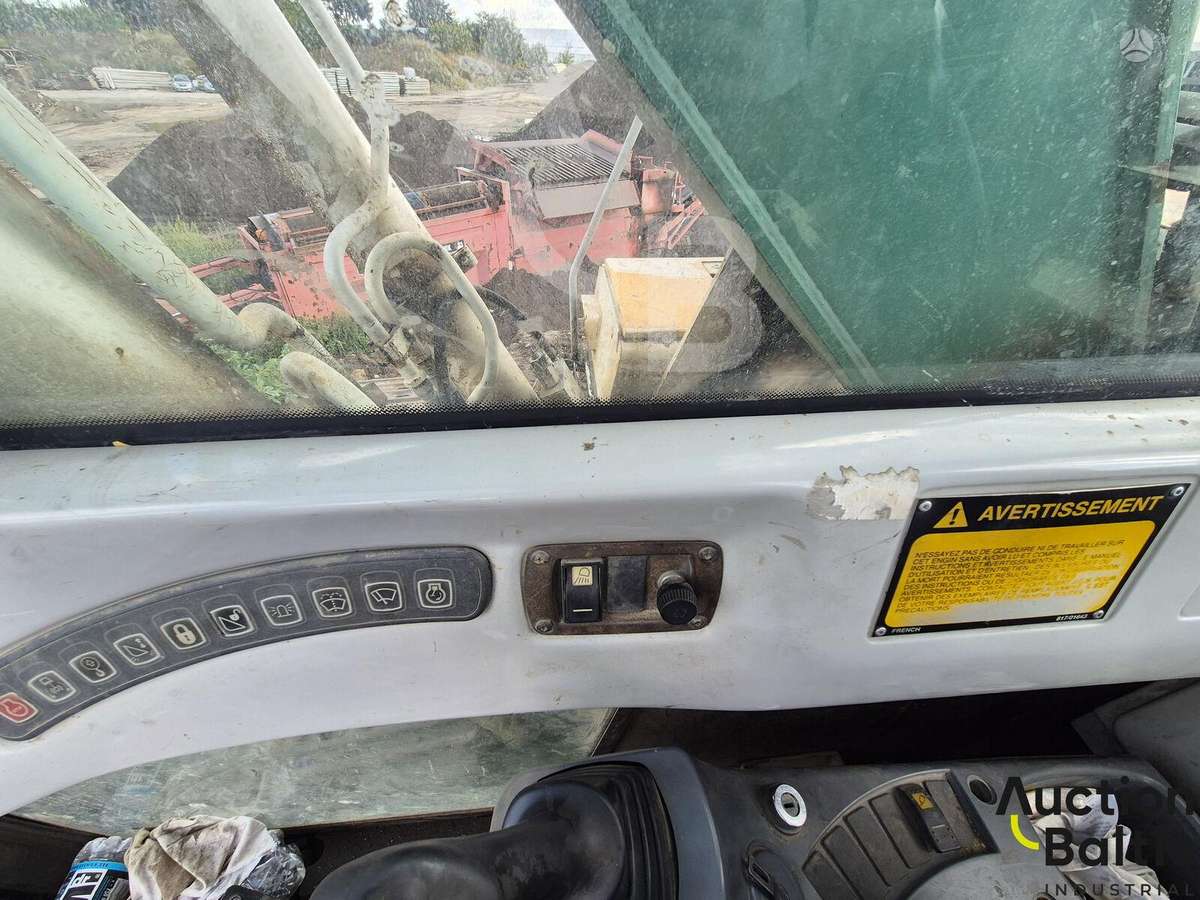 JCB JS 220 L, ekskavatoriai