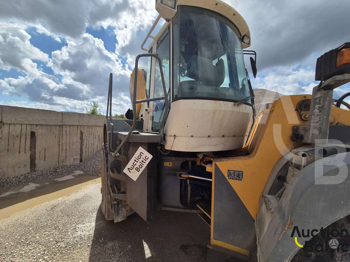 Liebherr 554, frontal loader
