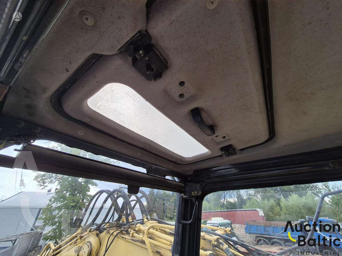 Komatsu PC210LC, excavator