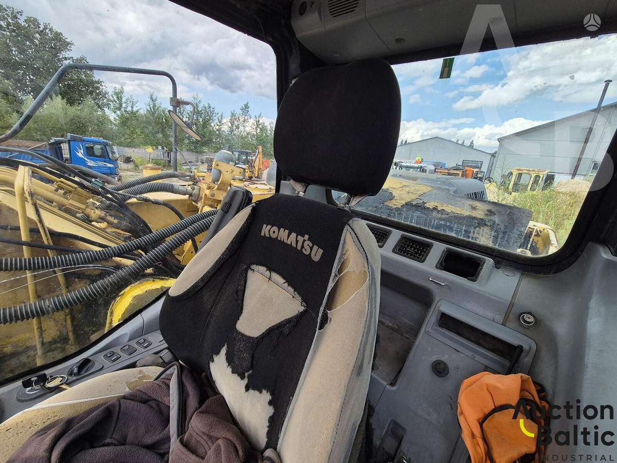 Komatsu PC210LC, excavator
