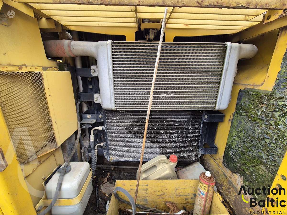 Komatsu PC210LC, excavator