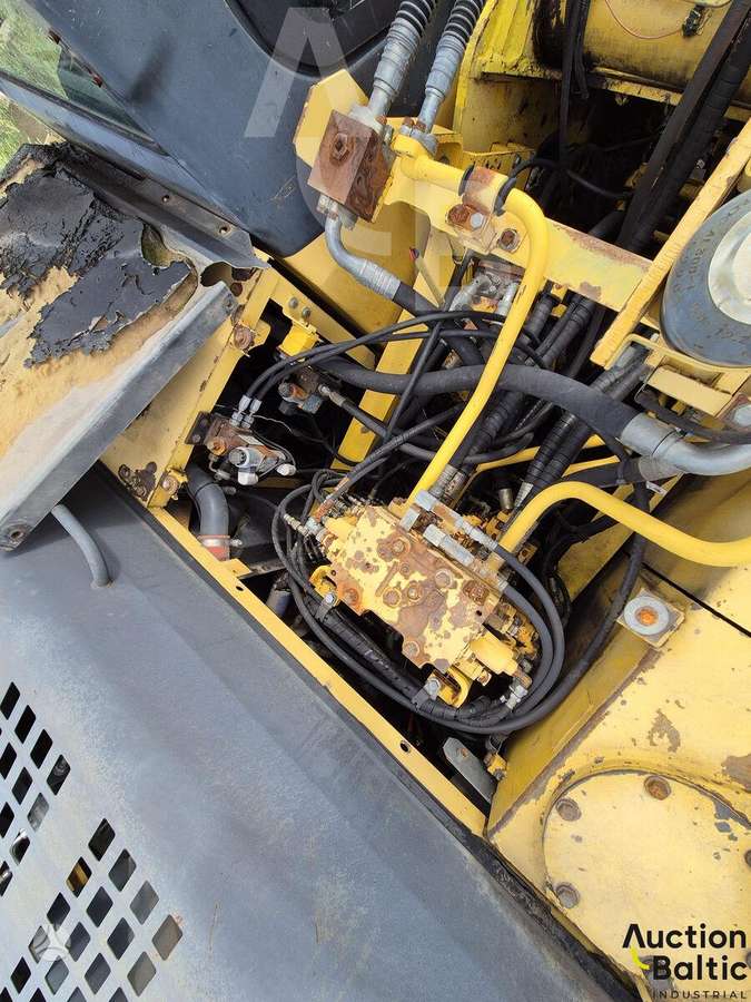 Komatsu PC210LC, экскаваторы